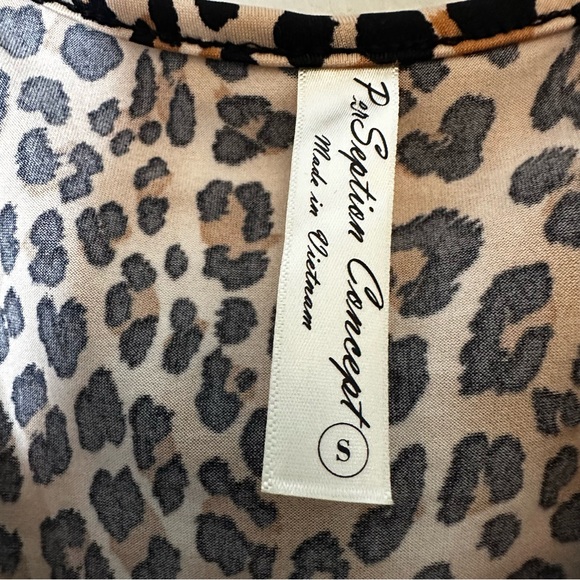 NWT PerSeption Women's Leopard Print V Neck Top Size S - Picture 5 of 7